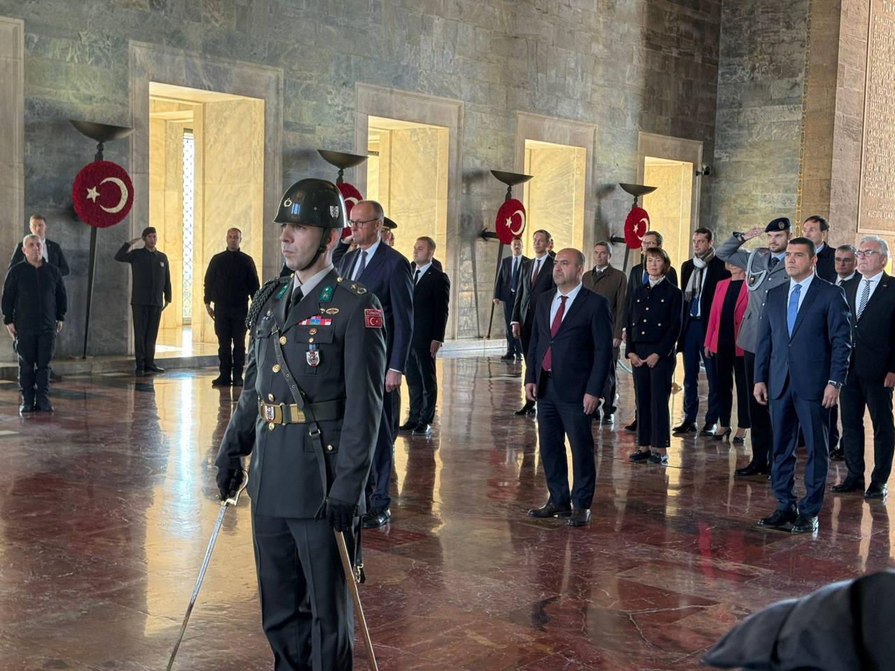 Merz, Anıtkabir'i ziyaret etti.