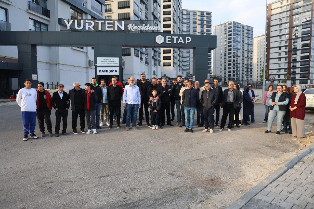 Yurten-9 Konutları'nda bina sakinleri.