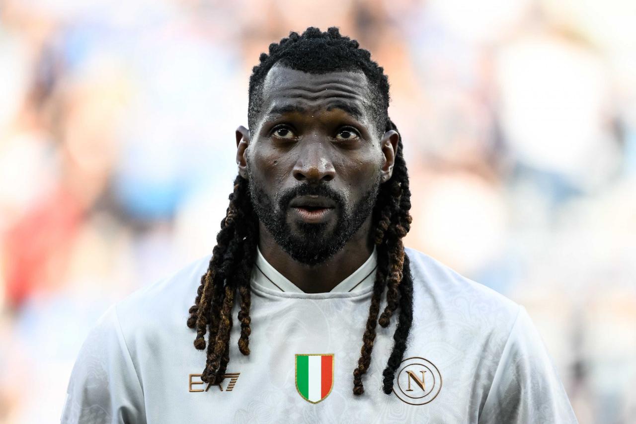 US Sassuolo maçı öncesi düzenlenen seremonide SSC Napoli formasıyla Zambo Anguissa, 3 Eylül 2025