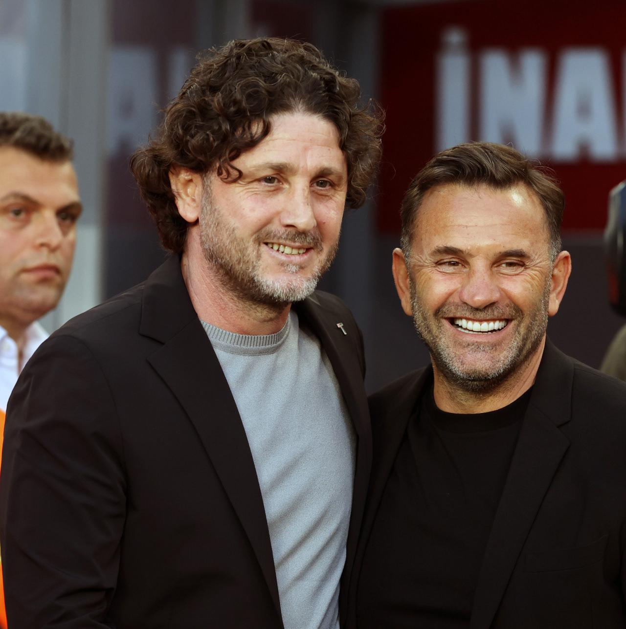 Trabzonspor teknik direktörü Fatih Tekke ve Galatasaray Teknik Direktörü Okan Buruk