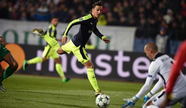 Tam 9 yıl ge&ccedil;ti: Mesut &Ouml;zil'in gol&uuml; yeniden g&uuml;ndemde