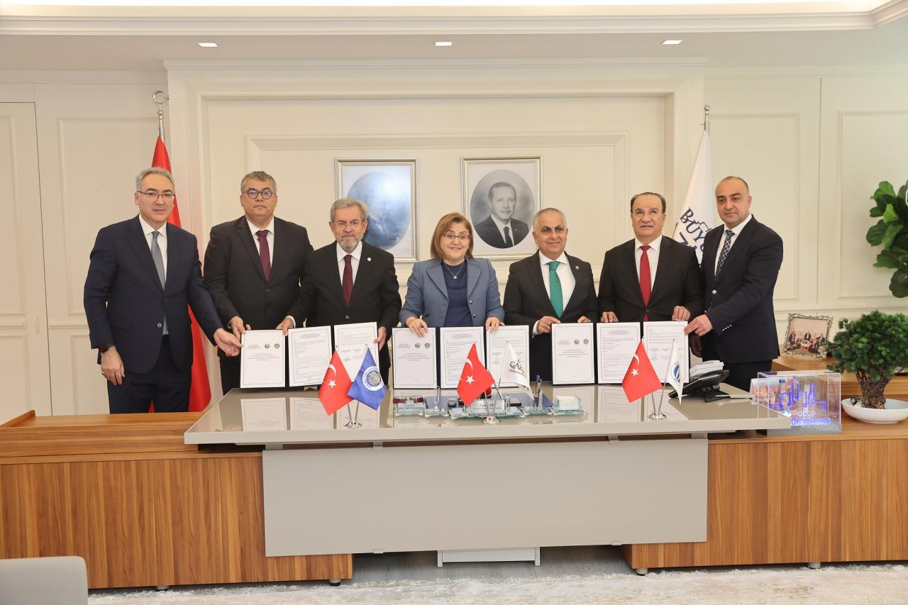 Gaziantep Büyükşehir Belediyesi, Ankara Üniversitesi ve Gaziantep Üniversitesi ile iş birliği imzaladı. 