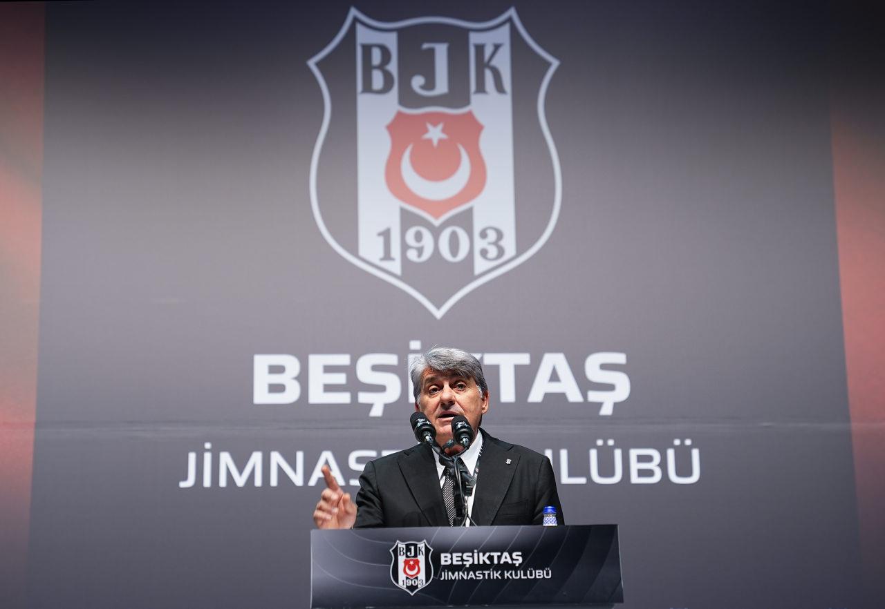 Beşiktaş Kulübü Başkanı Serdal Adalı, Sinan Erdem Spor Salonu'nda yapılan Genel Kurul'da konuşma yaptı.