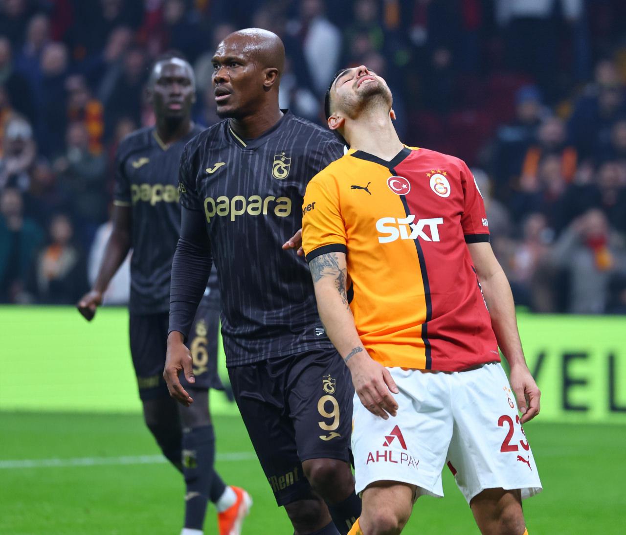 Süper Lig'de geçen sezon oynanan Galatasaray-Trabzonspor maçı. Nwakaeme ve Kaan Ayhan