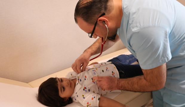 200 binde bir görülen hastalık! 2 yaşındaki çocuğun göğüs boşluğu bağırsakla doldu!