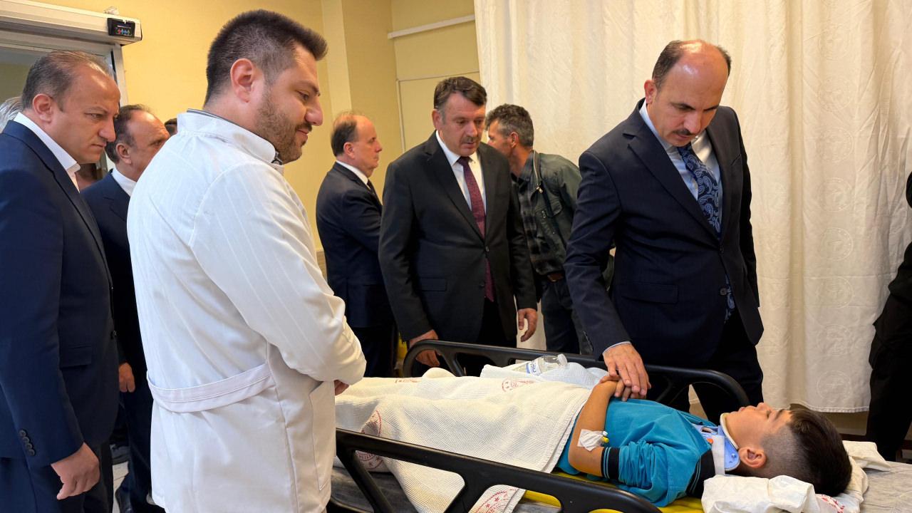 Başkan Altay'dan yaralanan öğrencilere ziyaret.