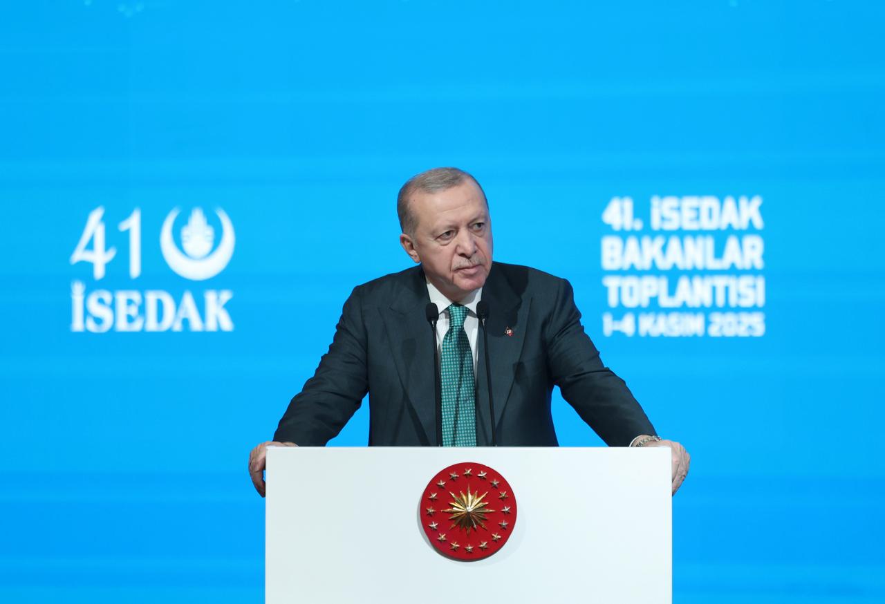Cumhurbaşkanı Recep Tayyip Erdoğan, İstanbul Kongre Merkezi'nde düzenlenen 41. İSEDAK Toplantısı açılış törenine katılarak konuşma yaptı.