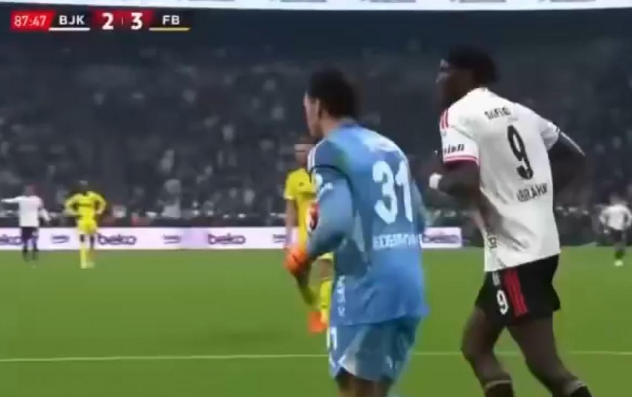 Ederson'un gündem olan pozisyonu. (Görüntü beIN SPORTS'tan alındı)