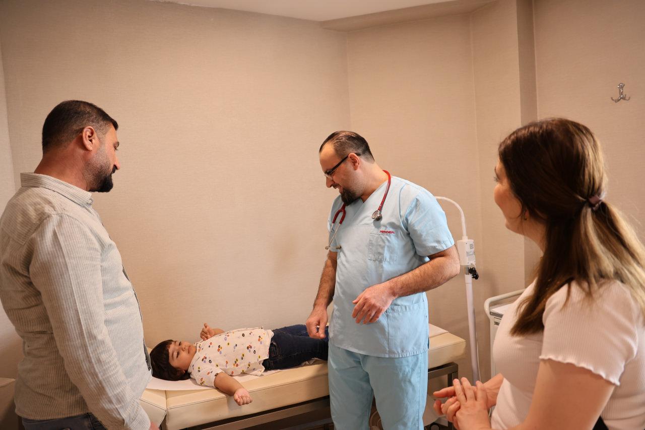 Küçük çocuk, 1 saatlik operasyonla sağlığına kavuştu.