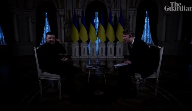 Röportaj sırasında elektrik kesildi: Zelenski karanlığa gömüldü