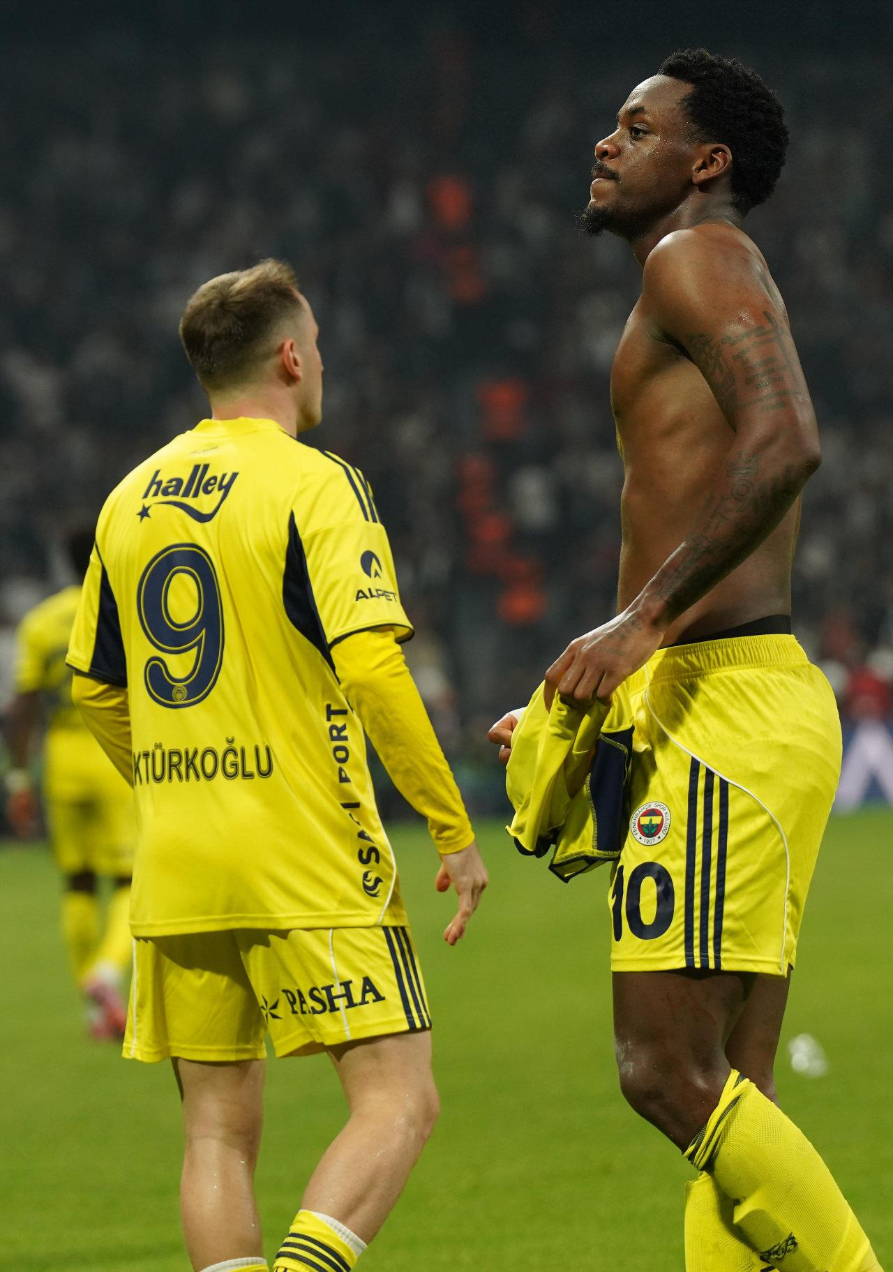 Jhon Duran'ın Beşiktaş deplasmanında attığı gol sonrası yaptığı sevinçten bir görüntü.