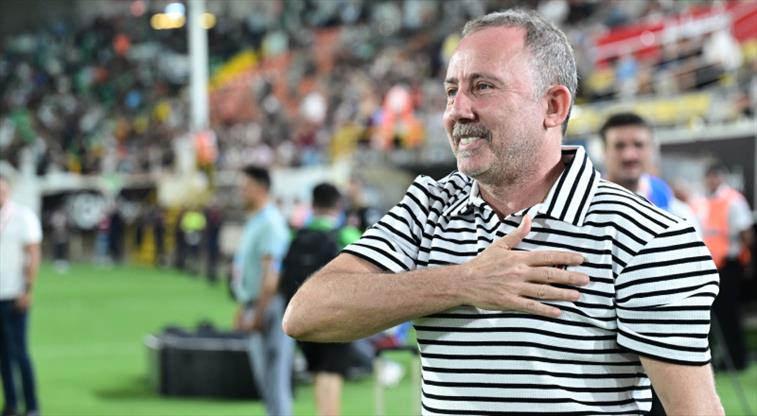 Beşiktaş Teknik Direktörü Sergen Yalçın