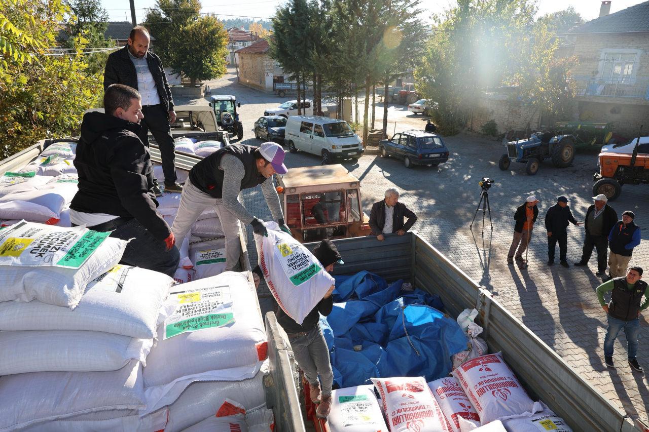 Konya Büyükşehir Belediyesi'nden çiftçiye mercimek tohumu desteği.