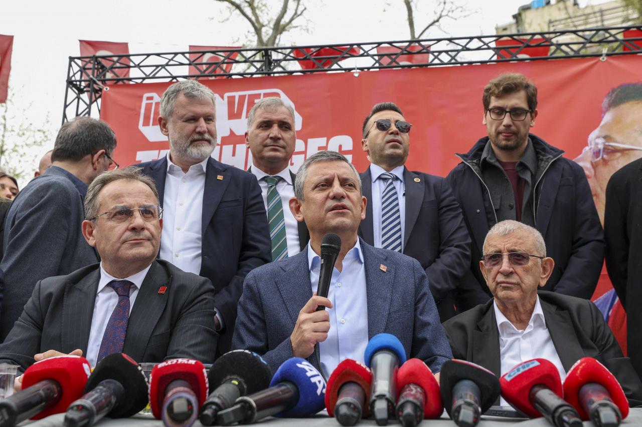 Hasan İmamoğlu (Sağdan birinci)