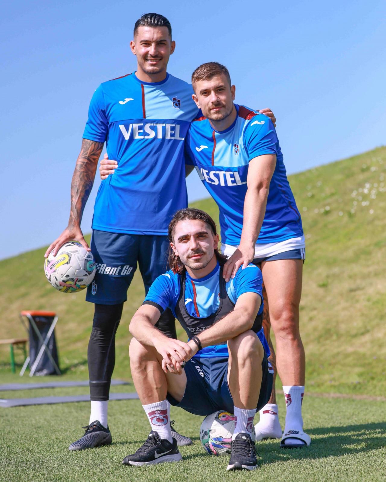 Trabzonspor'un eski futbolcularından Uğurcan Çakır, Dorukhan Toköz ve Abdulkadir Ömür