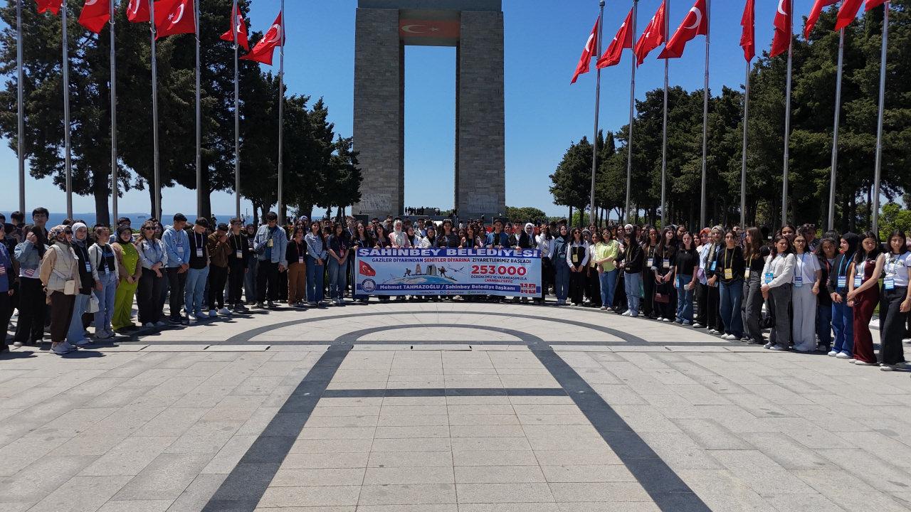 Her gün 189 öğrenci özel uçak seferleriyle Çanakkale’ye götürülüyor.