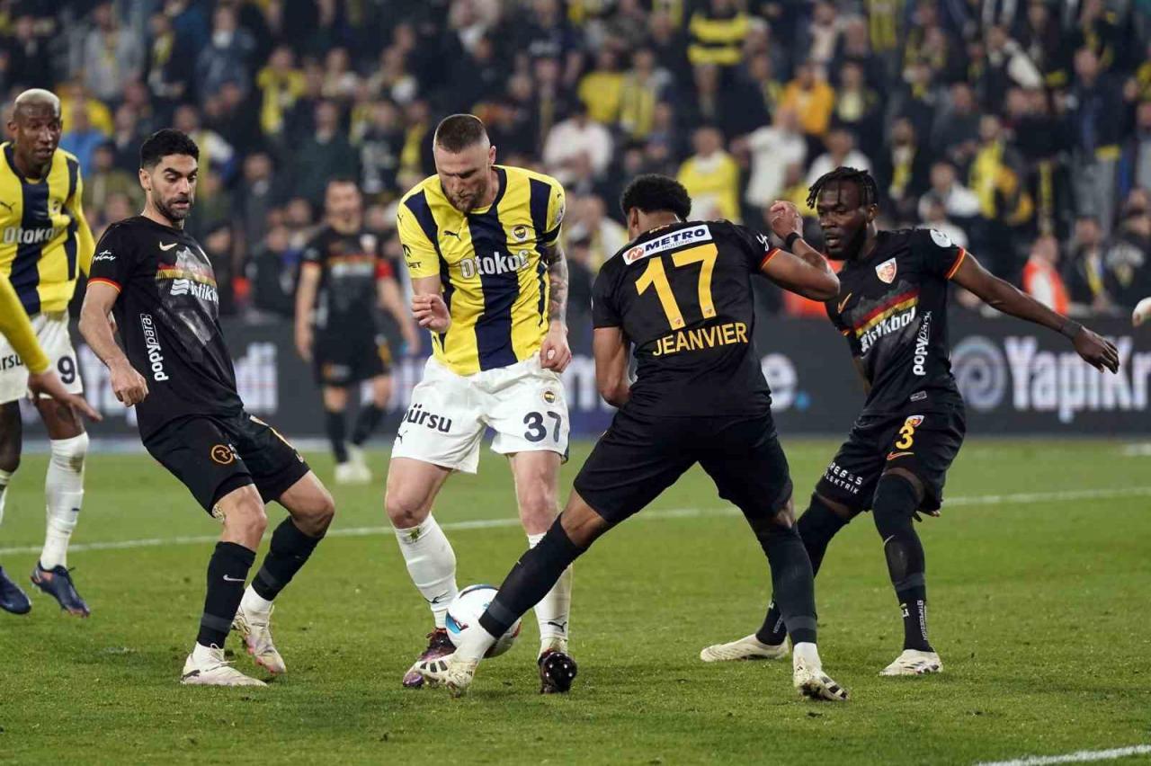 Süper Lig'de geçen sezon Kadıköy'de oynanan Fenerbahçe - Kayserispor karşılaşması
