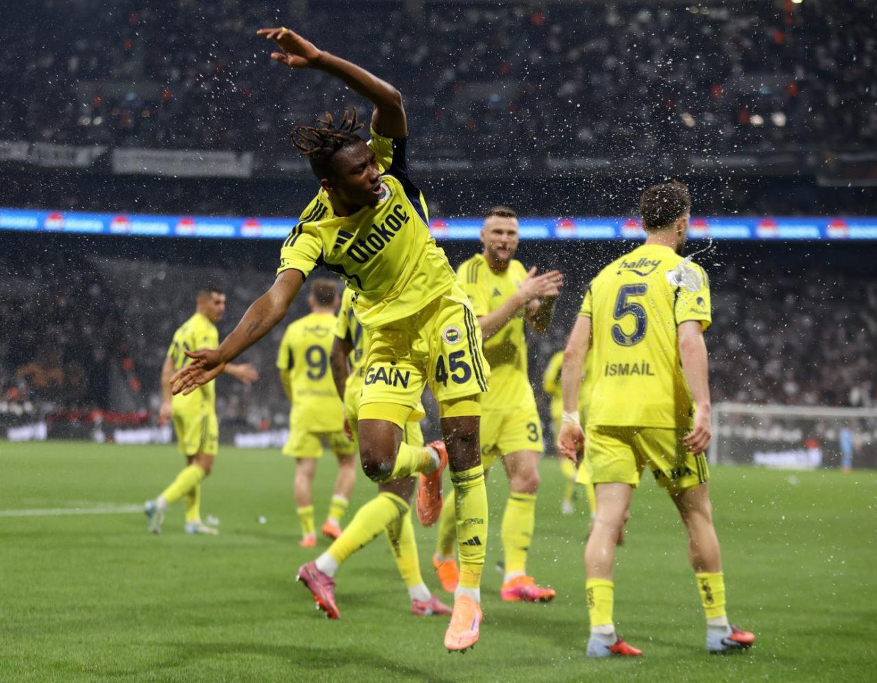 Nene ve Fenerbahçeli futbolcuların sevinci