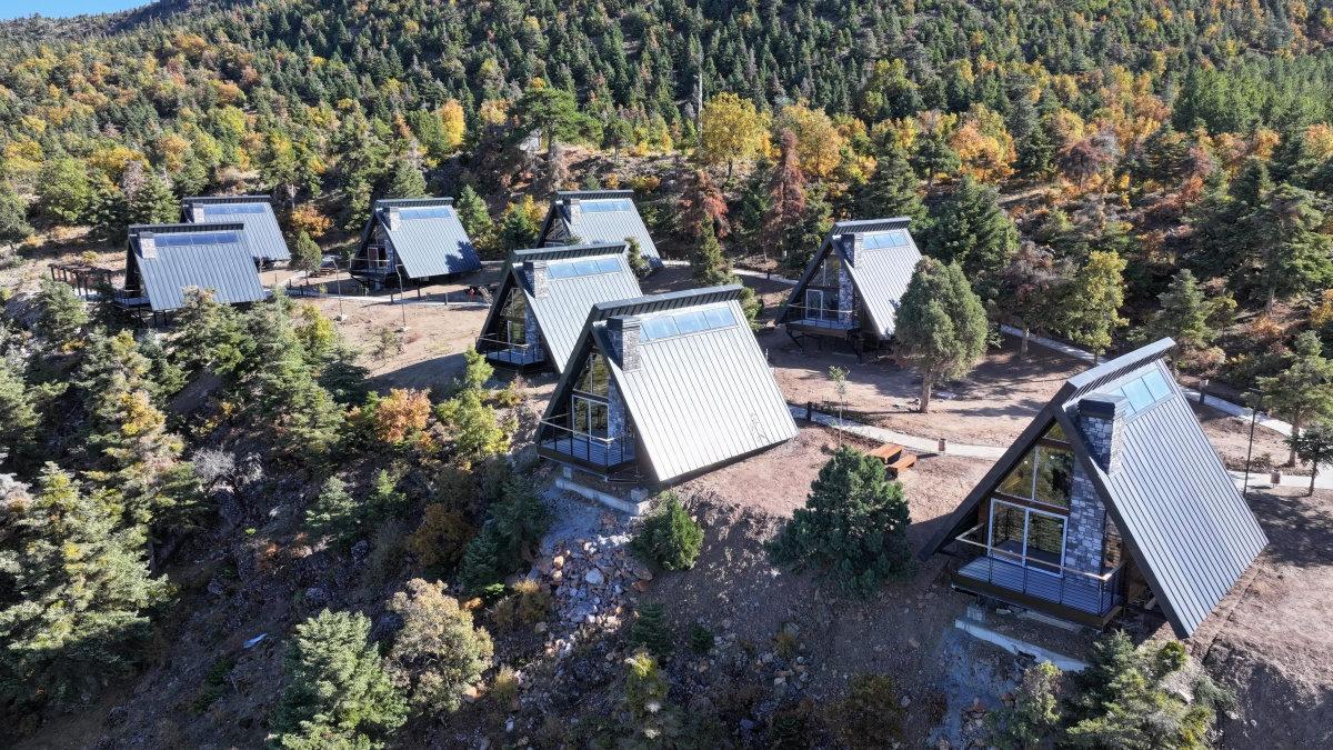 Konya Büyükşehir Belediyesi tarafından Beyşehir Yaka Manastır Tabiat Parkı’nda yürütülen çevre düzenleme çalışması son aşamaya geldi.