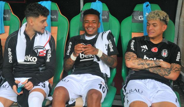 Beşiktaş'ın eski yıldızı Jhon Duran'ı kutladı: 'Makine'