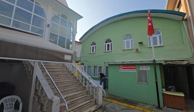 Caminin kadınlar tuvaletinde erkek cesedi bulundu