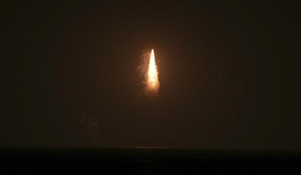 Çin, üç test uydusunu uzaya gönderdi