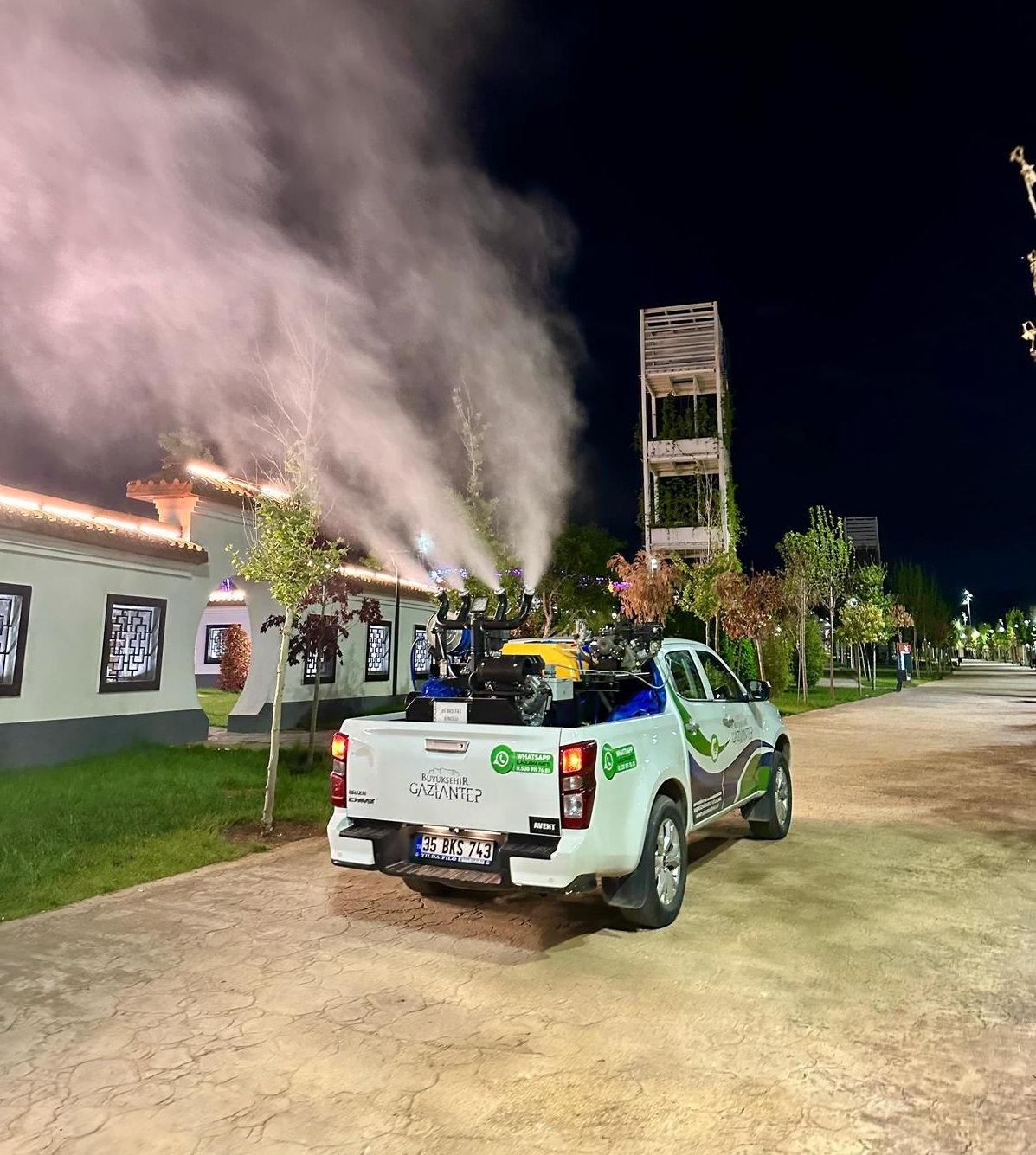 Büyükşehir Belediyesi Kent Estetiği ve Yeşil Alanlar Daire Başkanlığı tarafından ilaçlama çalışması devam ediyor.