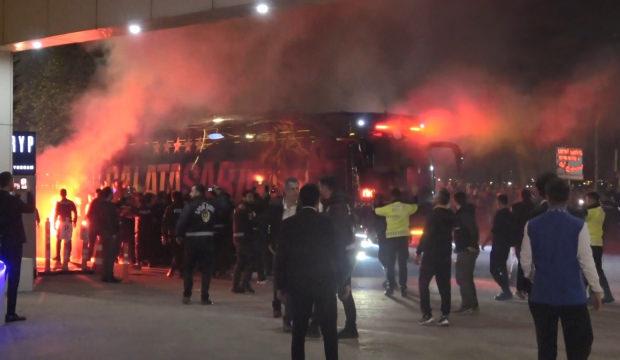  Galatasaray, Kocaeli'de coşkuyla karşılandı