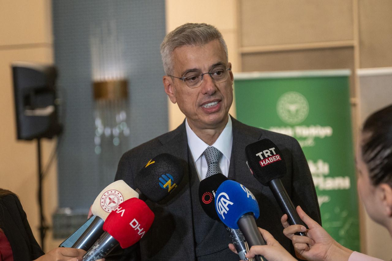 Sağlık Bakanı Kemal Memişoğlu, bir otelde düzenlenen 3. Sağlıklı Türkiye Yüzyılı-Sağlıklı Yaşam Planı Çalıştayı'nın ardından, gazetecilerin sorularını yanıtladı.