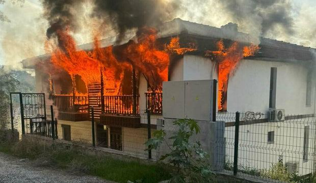 İlçeyi birbirine kattı! Evleri ateşe verdi! 2 jandarmayı bıçakladı! Saldırgan vuruldu