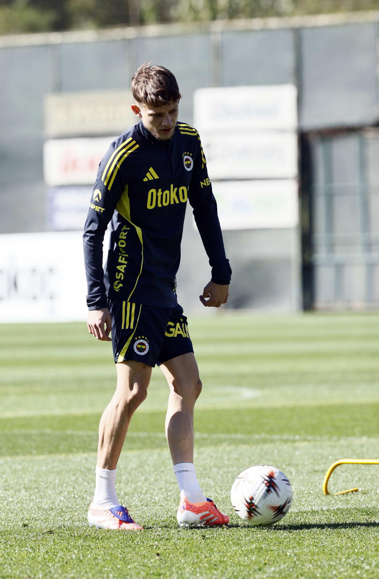 Sebastian Szymanski Fenerbahçe antrenmanında