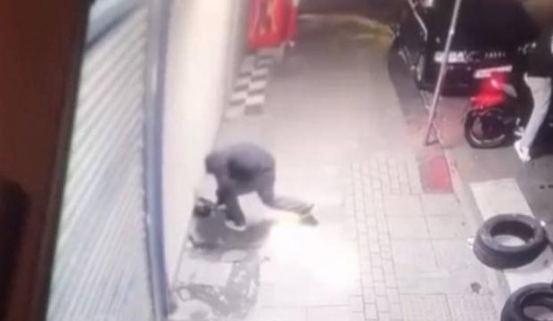 İstanbul'da el yapımı patlayıcı ile saldırı kamerada