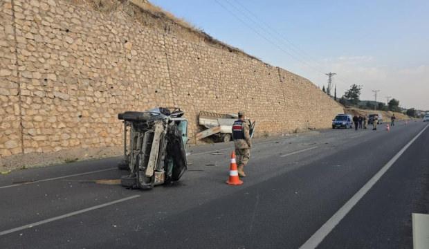 Kamyonet hafif ticari araca arkadan çarptı: 4 kişi yaralandı