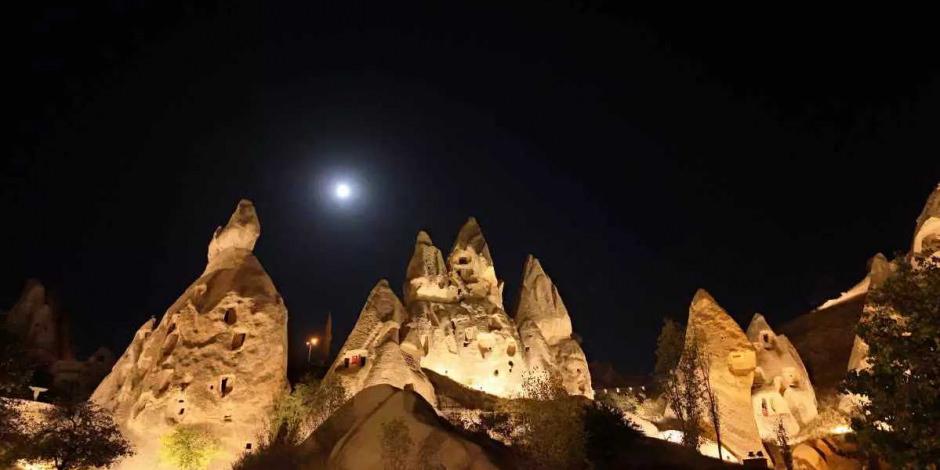 “Kunduz Süper Ay” Kapadokya’da  göz kamaştırdı