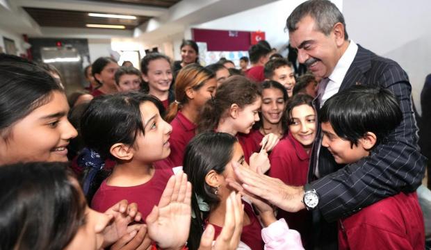 Milli Eğitim Bakanı Tekin'den Bursa ve Balıkesir'deki iki okula sürpriz ziyaret