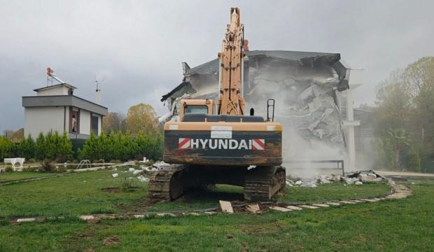 Sinem'in bıçaklanarak öldürüldüğü villa yıkıldı