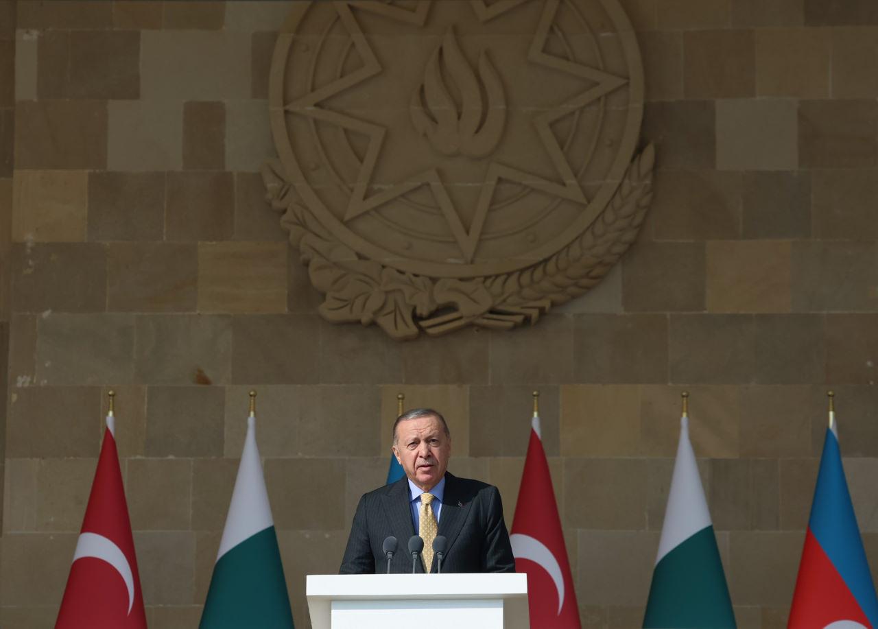 Cumhurbaşkanı Erdoğan, Azerbaycan’ın Zafer Günü Töreni’nde hitap etti