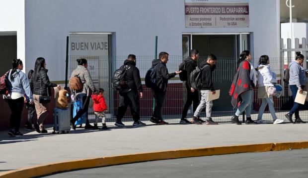 Trump'tan tarihe geçecek talimat: Şişmanlar ABD vizesi alamayacak!