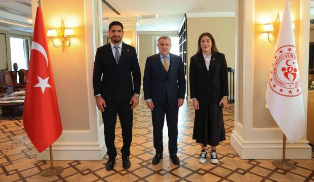 Türkiye Güreş Federasyonu Başkanı Akgül, Bakan Bak'ı ziyaret etti