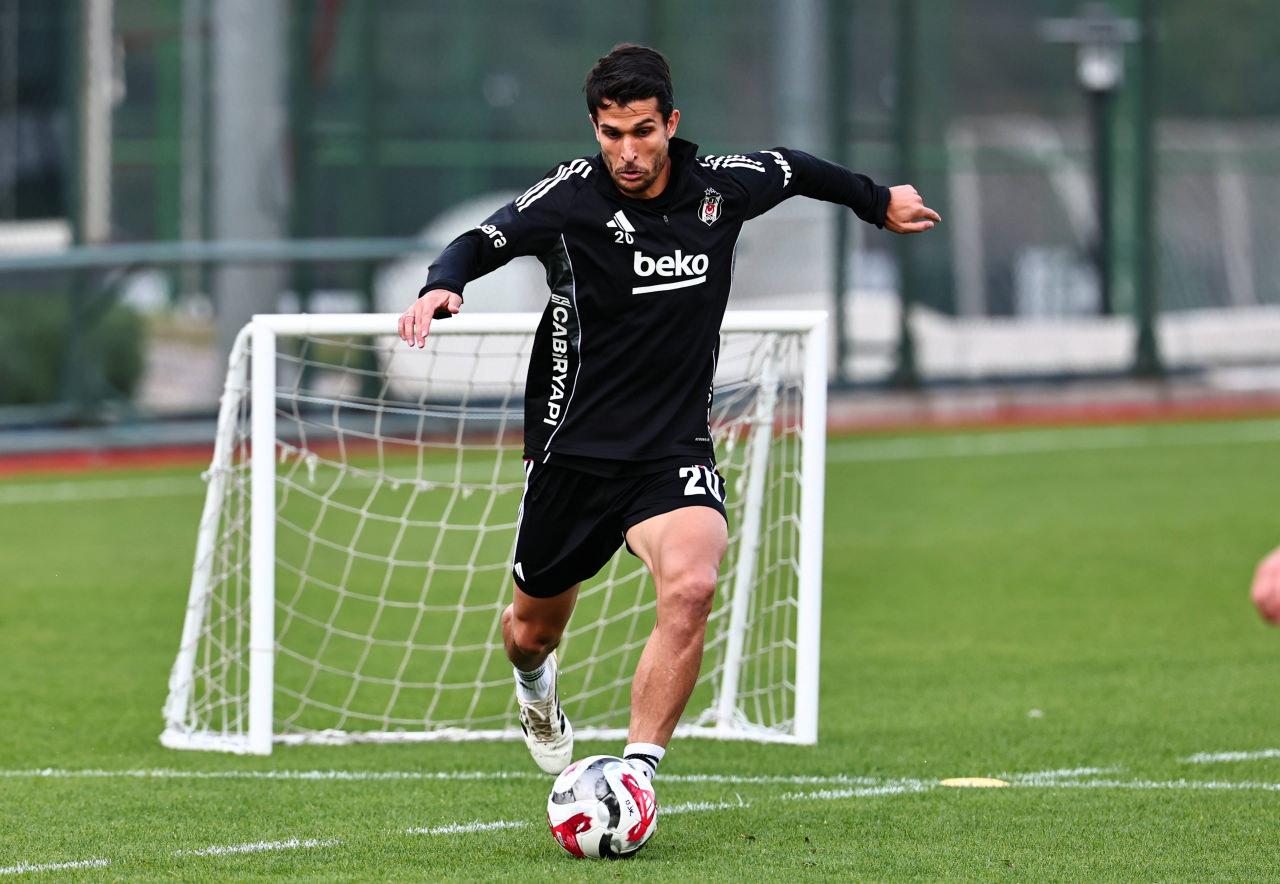 Necip Uysal, Beşiktaş antrenmanında