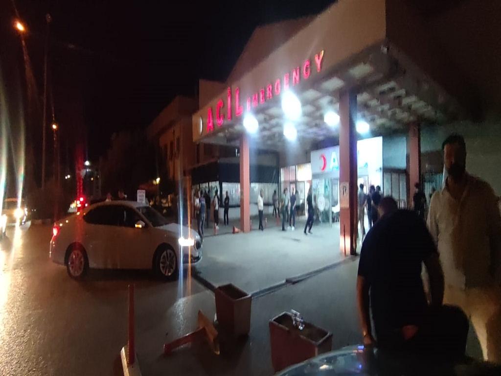 Yaralı kadın ise ilk müdahalenin ardından hastaneye kaldırılarak tedaviye alındı.