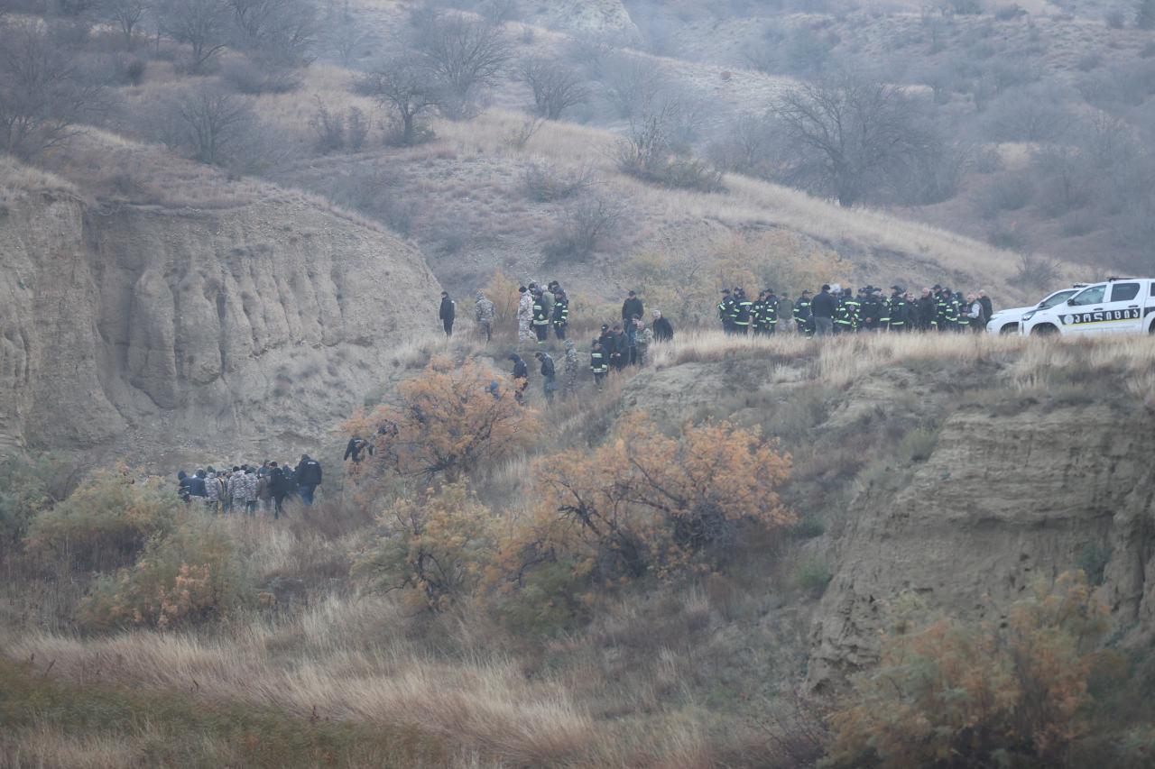 Milli Savunma Bakanlığı (MSB), Azerbaycan-Gürcistan sınırında düşen askeri kargo uçağının enkazında arama kurtarma ve kaza kırım ekibinin incelemelerine başladığını bildirdi.