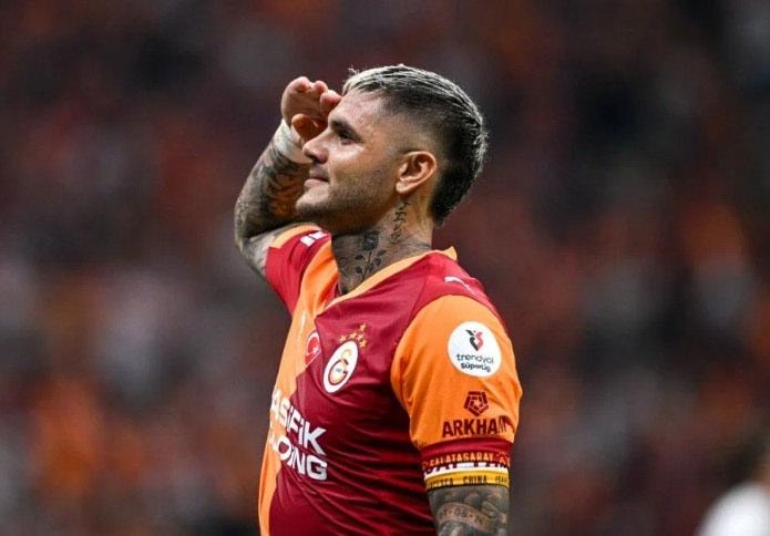 Galatasaray forması giyen Icardi, eski takımı Inter
