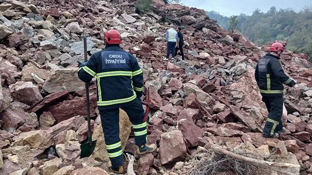  Demirtan İnşaat'a ait taş ocağında göçük meydana geldi.