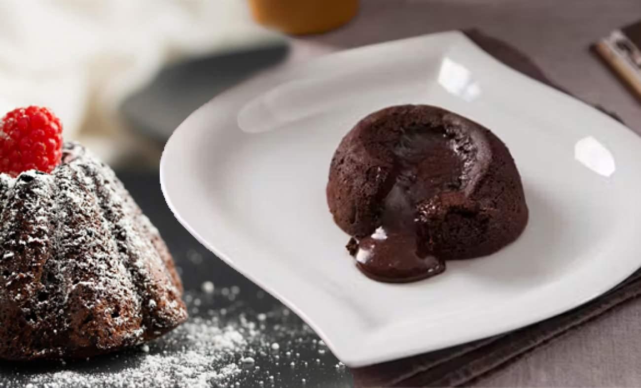 Çikolata tutkunlarına müjde: Dakikalar içinde hazır 'volkan kek' tarifi!