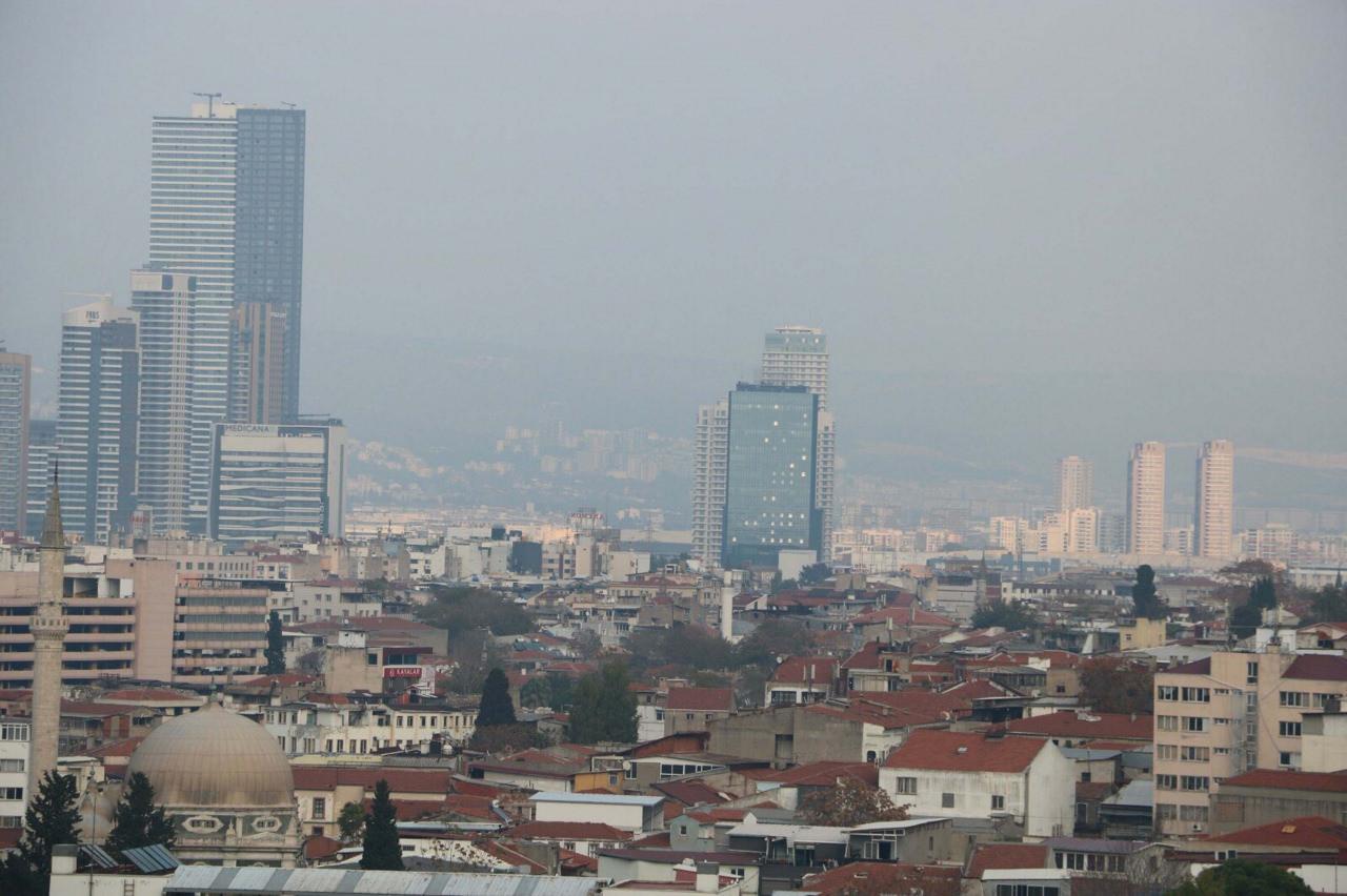 İzmir'de hava kirliliği, kameralara böyle yansıdı. 