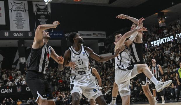 Şehitlerimizin unutulmadığı maçta Beşiktaş'tan muhteşem zafer