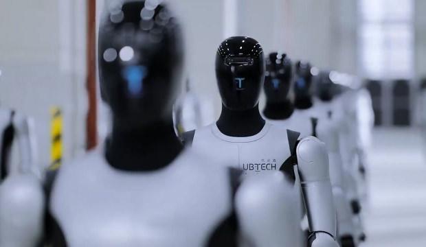 Çin robotta çığır atladı! Kendi kendilerini şarj ediyorlar...