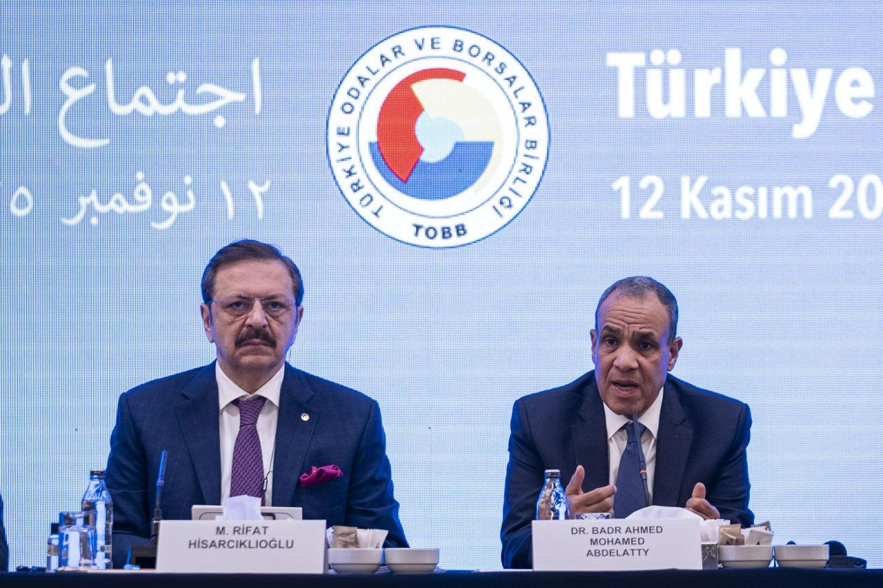 Türkiye-Mısır Yuvarlak Masa Toplantısı, Türkiye Odalar ve Borsalar Birliği (TOBB) Başkanı Rifat Hisarcıklıoğlu'nun (solda)