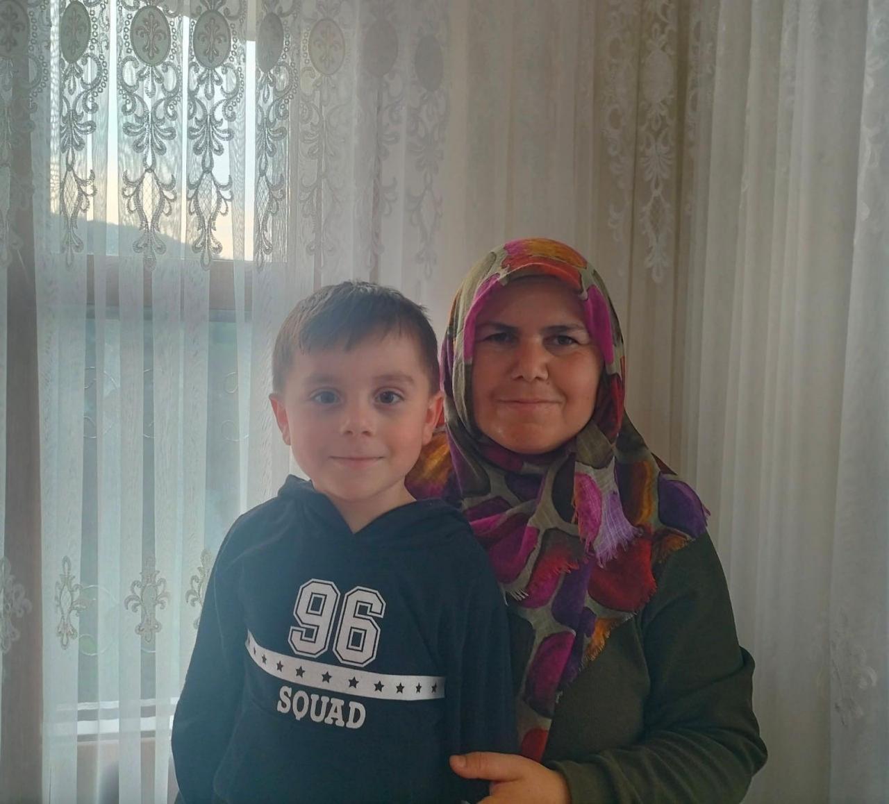 Osman Yaşar Helvacı (5) y Huriye Helvacı (43)